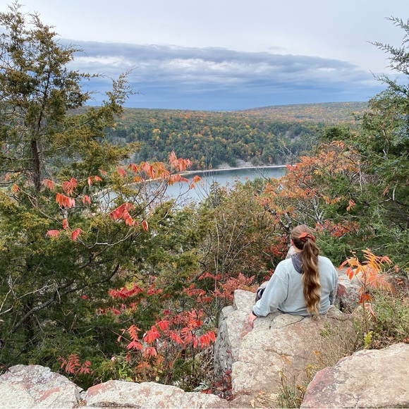 Meet your Posher, Emily - Picture 3 of 3